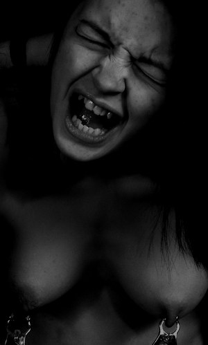 Slaveslut in pain
